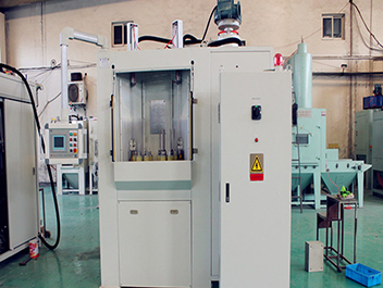 轉(zhuǎn)向軸濕式噴砂機